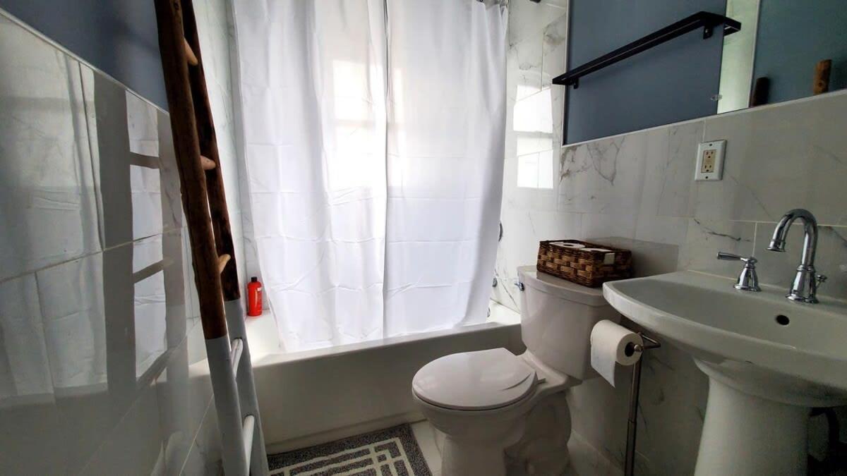The Blue Sapphire 2Br 2 King Beds & Ample Backyard Apartment Bridgeport Ngoại thất bức ảnh